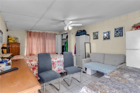 House in Cutler Bay, Florida 4 bedrooms, 183.2 sq.m. № 2009910 - photo 25