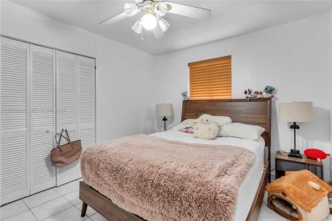 House in Cutler Bay, Florida 4 bedrooms, 183.2 sq.m. № 2009910 - photo 18