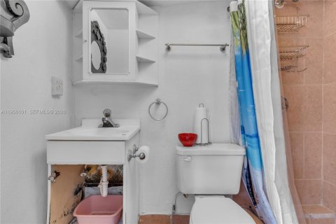 House in Cutler Bay, Florida 4 bedrooms, 183.2 sq.m. № 2009910 - photo 23