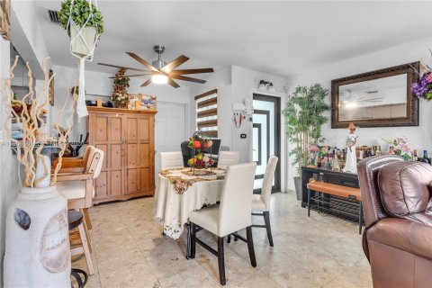 House in Cutler Bay, Florida 4 bedrooms, 183.2 sq.m. № 2009910 - photo 7