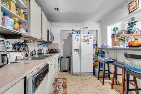 House in Cutler Bay, Florida 4 bedrooms, 183.2 sq.m. № 2009910 - photo 9