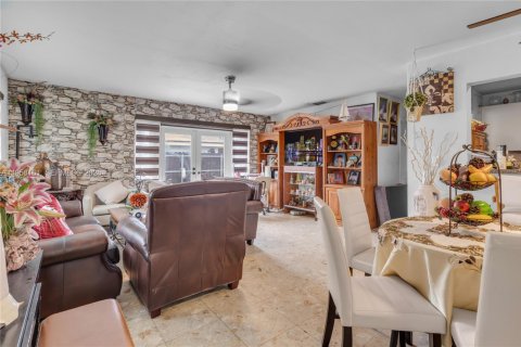 House in Cutler Bay, Florida 4 bedrooms, 183.2 sq.m. № 2009910 - photo 4