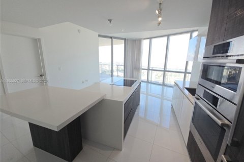 Condominio en Miami, Florida, 1 dormitorio  № 2018018