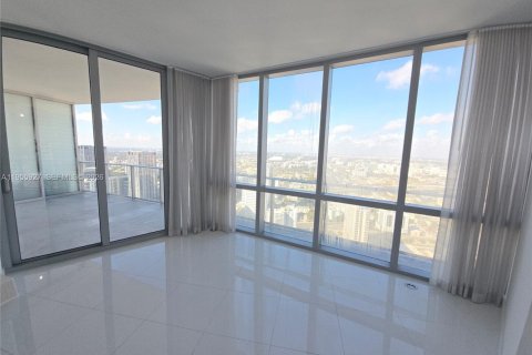 Copropriété à vendre à Miami, Floride: 1 chambre, 110.09 m2 № 2018018 - photo 2