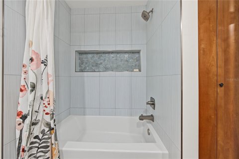 Villa ou maison à vendre à Odessa, Floride: 3 chambres, 304.72 m2 № 2438118 - photo 19