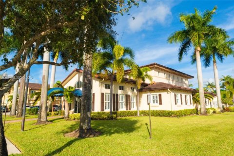 Touwnhouse à vendre à Miami, Floride: 3 chambres, 161 m2 № 1982461 - photo 1