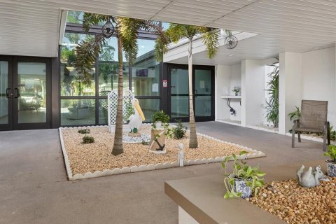 Condo in Port Charlotte, Florida, 2 bedrooms  № 1403565 - photo 7