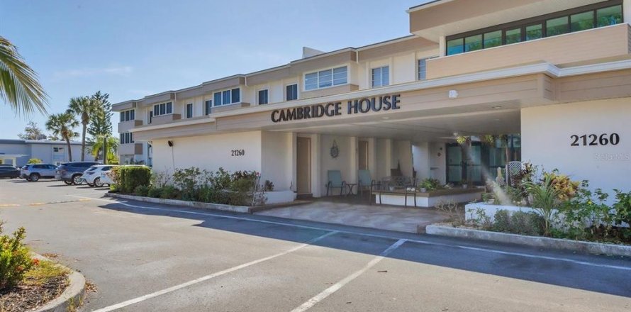 Condo in Port Charlotte, Florida, 2 bedrooms № 1403565