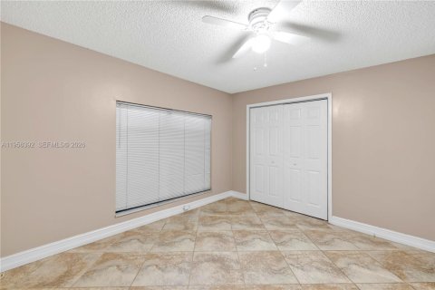 Casa en venta en Pembroke Pines, Florida, 3 dormitorios, 143.35 m2 № 2010485 - foto 18