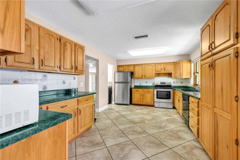 Casa en venta en Pembroke Pines, Florida, 3 dormitorios, 143.35 m2 № 2010485 - foto 4