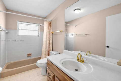 Casa en venta en Pembroke Pines, Florida, 3 dormitorios, 143.35 m2 № 2010485 - foto 20