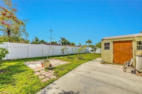 Casa en venta en Pembroke Pines, Florida, 3 dormitorios, 143.35 m2 № 2010485 - foto 30