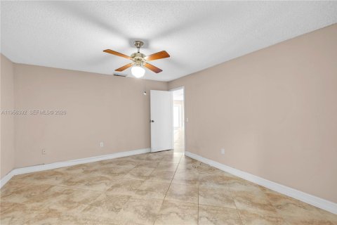 Casa en venta en Pembroke Pines, Florida, 3 dormitorios, 143.35 m2 № 2010485 - foto 17