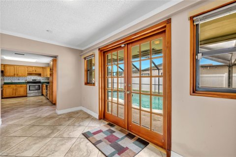 Casa en venta en Pembroke Pines, Florida, 3 dormitorios, 143.35 m2 № 2010485 - foto 10