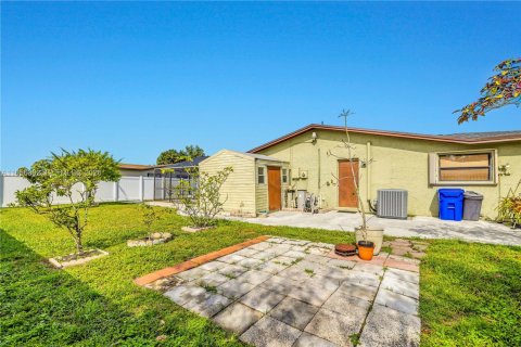 Casa en venta en Pembroke Pines, Florida, 3 dormitorios, 143.35 m2 № 2010485 - foto 29