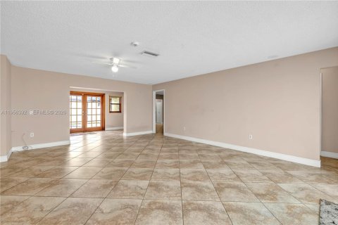 Casa en venta en Pembroke Pines, Florida, 3 dormitorios, 143.35 m2 № 2010485 - foto 7