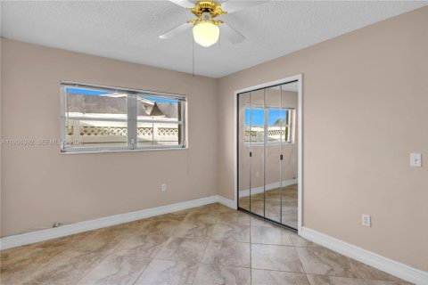 Casa en venta en Pembroke Pines, Florida, 3 dormitorios, 143.35 m2 № 2010485 - foto 6