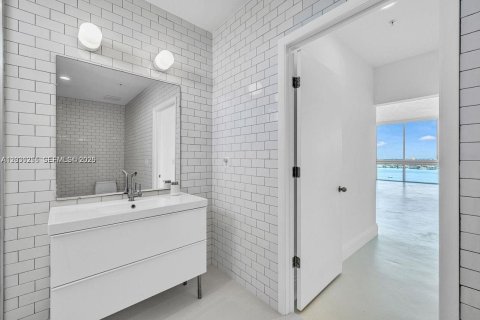 Copropriété à vendre à North Bay Village, Floride: 4 chambres, 343.37 m2 № 2154050 - photo 20