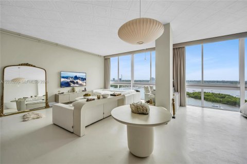 Copropriété à vendre à North Bay Village, Floride: 4 chambres, 343.37 m2 № 2154050 - photo 2