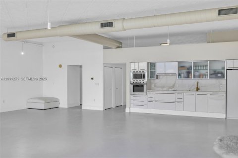 Copropriété à vendre à North Bay Village, Floride: 4 chambres, 343.37 m2 № 2154050 - photo 16