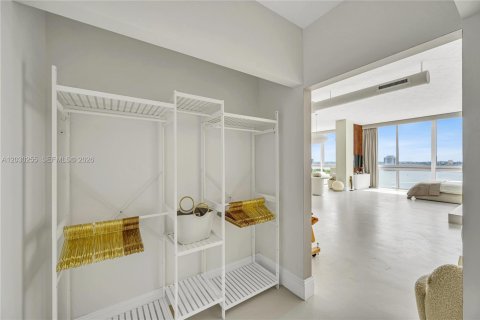 Copropriété à vendre à North Bay Village, Floride: 4 chambres, 343.37 m2 № 2154050 - photo 8