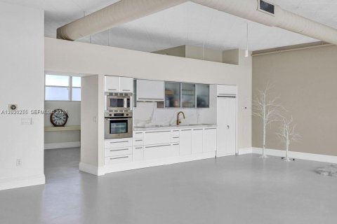 Copropriété à vendre à North Bay Village, Floride: 4 chambres, 343.37 m2 № 2154050 - photo 15