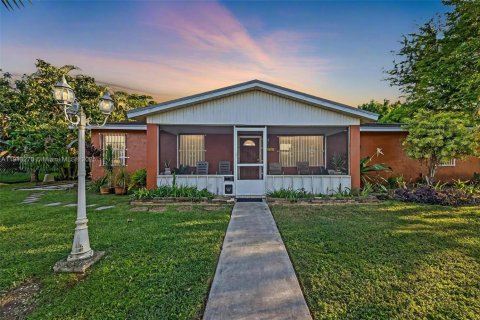 Villa ou maison à vendre à Homestead, Floride: 4 chambres, 153.47 m2 № 1969402 - photo 2