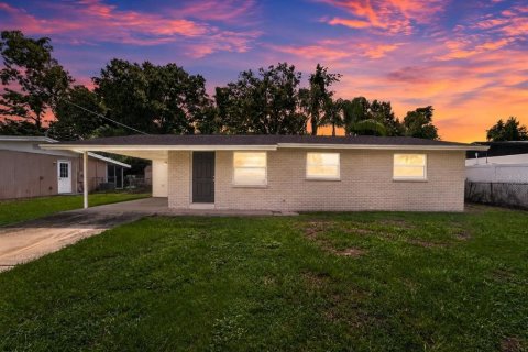 Villa ou maison à Brandon, Floride 3 chambres, 107.02 m2 № 2273343