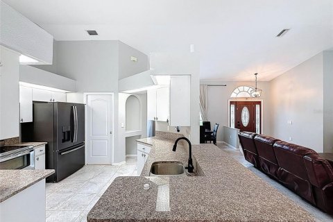 Casa en venta en Spring Hill, Florida, 3 dormitorios, 142.98 m2 № 1918774 - foto 8