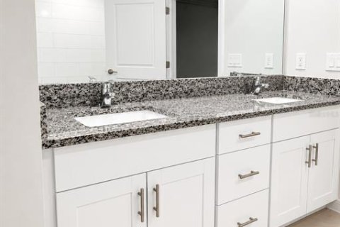 Townhouse in CONNERTON

 in Land O' Lakes, Florida 3 bedrooms, 148.74 sq.m. № 2232517 - photo 10