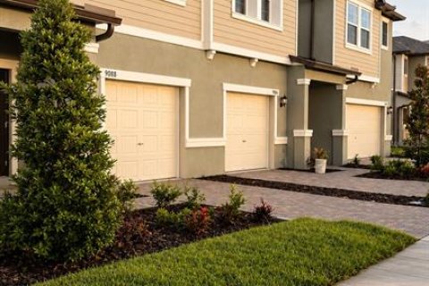 Townhouse in CONNERTON

 in Land O' Lakes, Florida 3 bedrooms, 148.74 sq.m. № 2232517 - photo 2