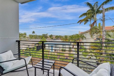 Adosado en venta en Fort Lauderdale, Florida, 4 dormitorios, 281.49 m2 № 1790496 - foto 29
