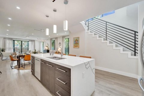 Adosado en venta en Fort Lauderdale, Florida, 4 dormitorios, 281.49 m2 № 1790496 - foto 4