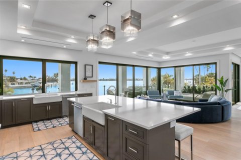 Villa ou maison à vendre à Saint Pete Beach, Floride: 5 chambres, 510.68 m2 № 2111902 - photo 17