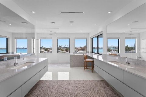 Villa ou maison à vendre à Saint Pete Beach, Floride: 5 chambres, 510.68 m2 № 2111902 - photo 28