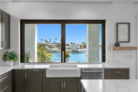 Villa ou maison à vendre à Saint Pete Beach, Floride: 5 chambres, 510.68 m2 № 2111902 - photo 15