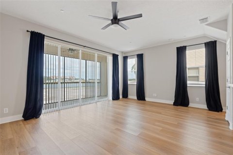 Adosado en alquiler en Saint Petersburg, Florida, 3 dormitorios, 189.89 m2 № 1907855 - foto 7