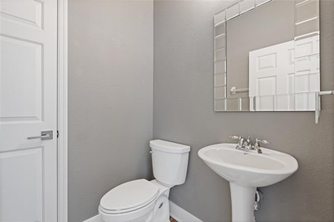 Townhouse in Saint Petersburg, Florida 3 bedrooms, 189.89 sq.m. № 1907855 - photo 19