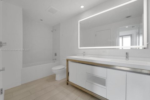 Condo in Sunrise, Florida, 2 bedrooms  № 1928722 - photo 12