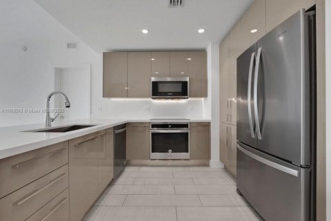 Condo in Sunrise, Florida, 2 bedrooms  № 1928722 - photo 5