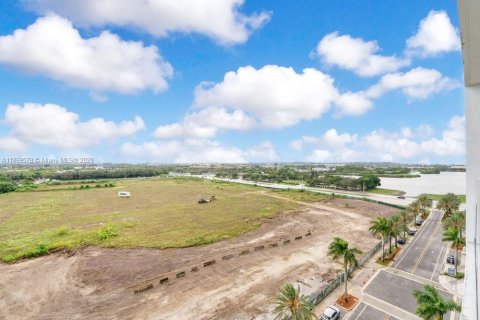 Condo in Sunrise, Florida, 2 bedrooms  № 1928722 - photo 22