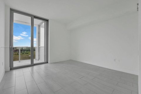 Condo in Sunrise, Florida, 2 bedrooms  № 1928722 - photo 9