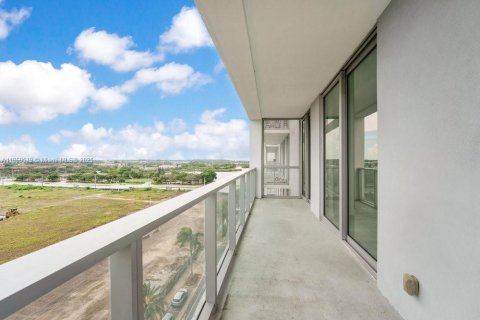 Condo in Sunrise, Florida, 2 bedrooms  № 1928722 - photo 18