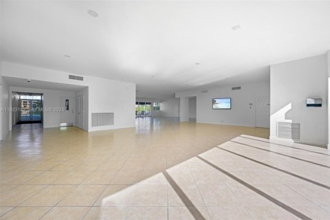 Copropriété à vendre à Hallandale Beach, Floride: 1 chambre, 89.93 m2 № 1976899 - photo 18