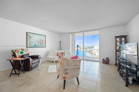 Copropriété à vendre à Hallandale Beach, Floride: 1 chambre, 89.93 m2 № 1976899 - photo 3