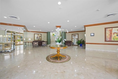 Copropriété à vendre à Hallandale Beach, Floride: 1 chambre, 89.93 m2 № 1976899 - photo 17