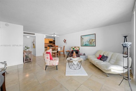 Copropriété à vendre à Hallandale Beach, Floride: 1 chambre, 89.93 m2 № 1976899 - photo 7