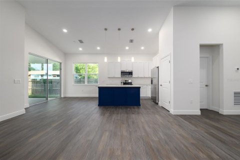 House in Orlando, Florida 4 bedrooms, 164.25 sq.m. № 1826972 - photo 6
