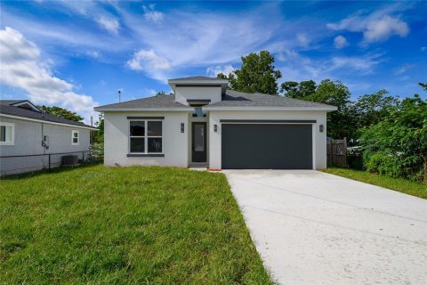 House in Orlando, Florida 4 bedrooms, 164.25 sq.m. № 1826972 - photo 1