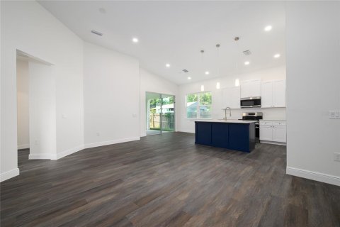 House in Orlando, Florida 4 bedrooms, 164.25 sq.m. № 1826972 - photo 5